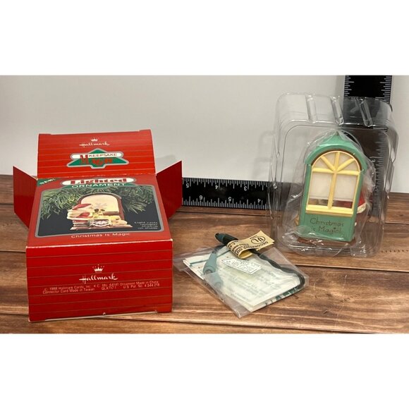 1988 HALLMARK KEEPSAKE ORNAMENT QLX717-1 CHRISTMAS IS MAGIC SANTA SHADOW LIGHTED - Picture 4 of 9